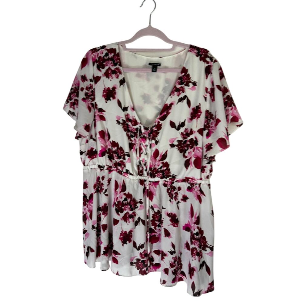 Torrid White w/ Red Pink Florals Short Sleeve Flowy Peplum Blouse Top Size 2